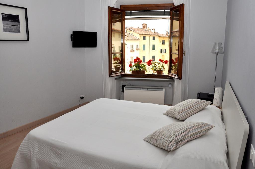 At Home Bed And Breakfast Lucca Szoba fotó
